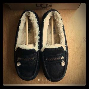 Ugg Ansley Slipper w Charm Size 6